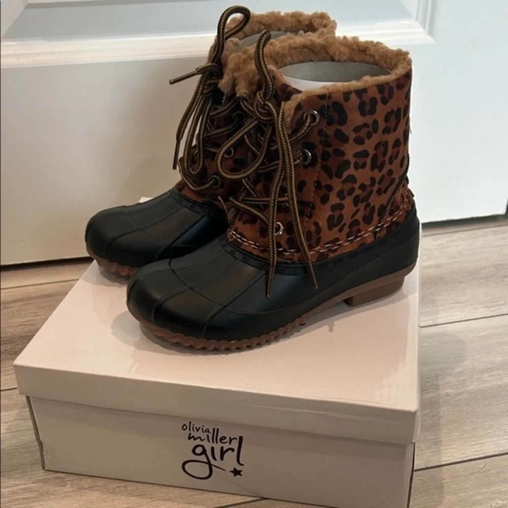 Olivia Miller Girl! Girls leopard print snow rain faux fur lined boots size 13